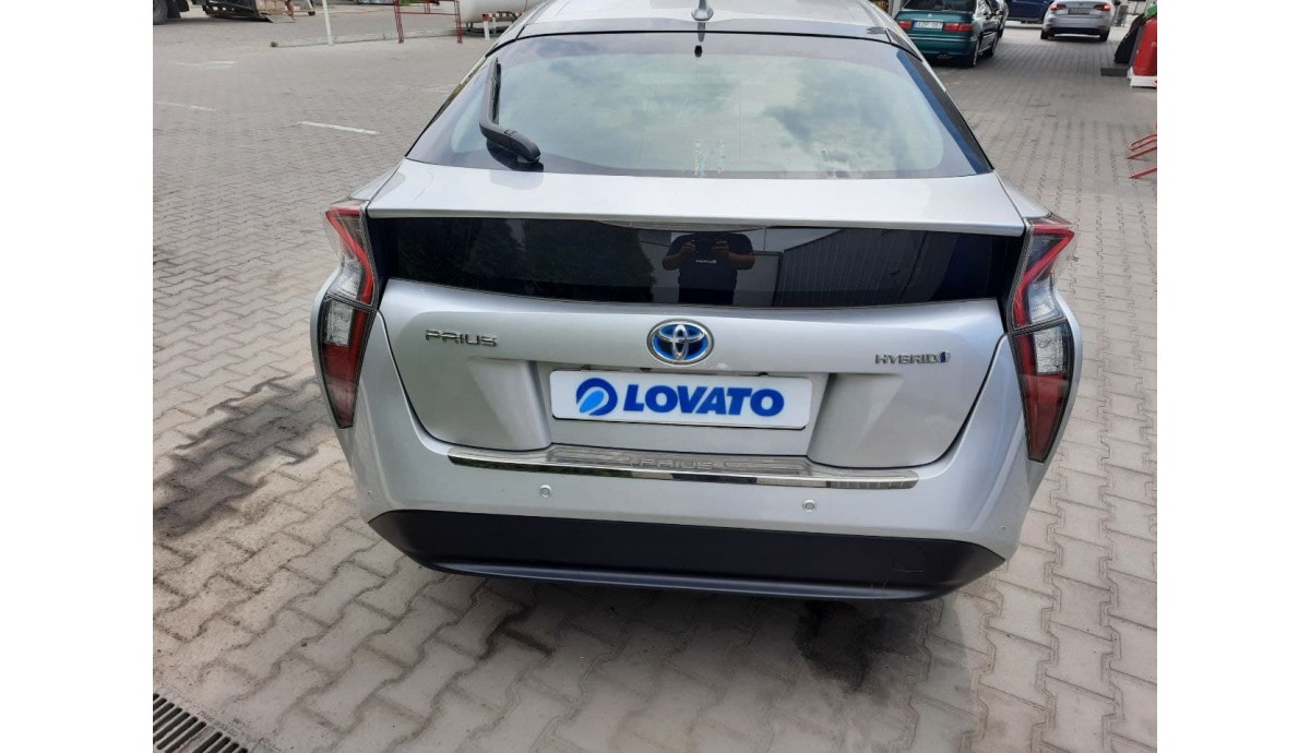 Установка ГБО на Toyota Prius 1.8 2016